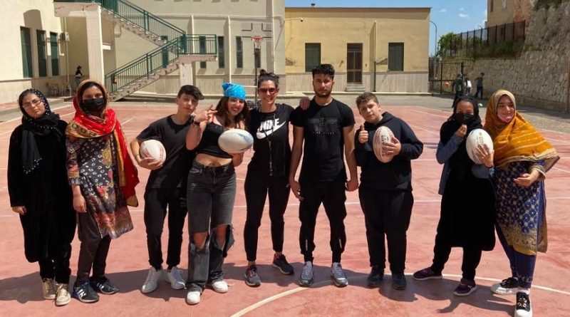 Caltanissetta, “Scuola attiva Junior” con la DLF Nissa Rugby. Il tecnico federale Evelyn Manganaro: “Palla ovale, confronto e condivisione”